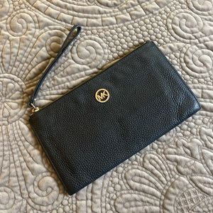 MICHAEL KORS | Wristlet